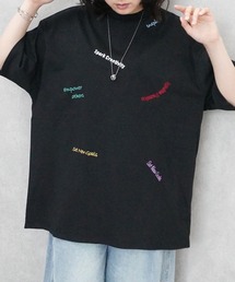 ランダム刺繍ロゴTシャツ