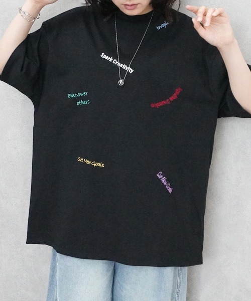 SELECT LEVERY(セレクトリベリー)の「ランダム刺繍ロゴTシャツ(Tシャツ/カットソー・レディース・ブラック/ミント/オフホワイト・FREE)」の2枚目の写真