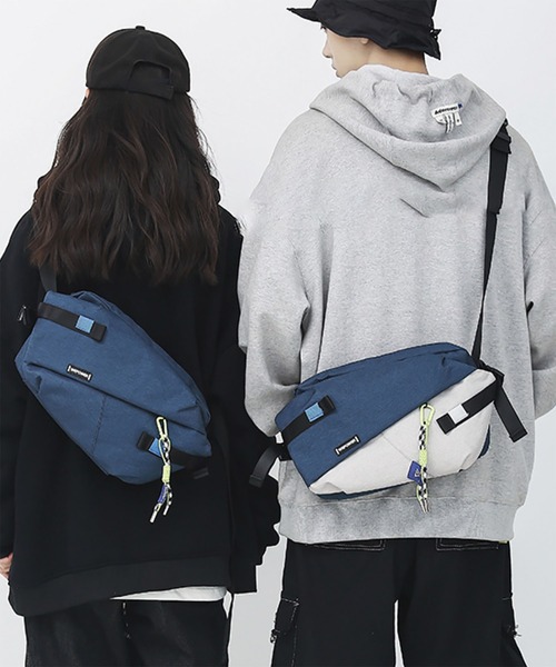 WESTBOY(ウエストボーイ)の「Y2K ユニセックス フラップポケット ショルダーバッグ WO26W2BG15(ショルダーバッグ・メンズ・ブルー/ブラック・FREE)」の2枚目の写真