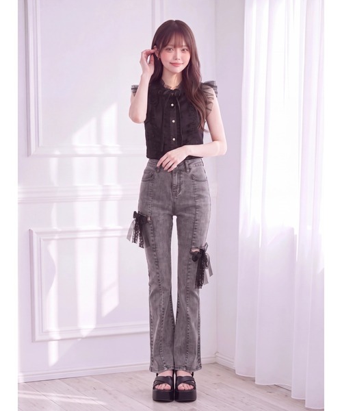 Suyunn(スユン)の「【ZOZO限定】レースオーガンジーリボン美脚ストレッチフレアデニムパンツ(デニムパンツ・レディース・チャコールグレー/ブルー・S/M)」の4枚目の写真