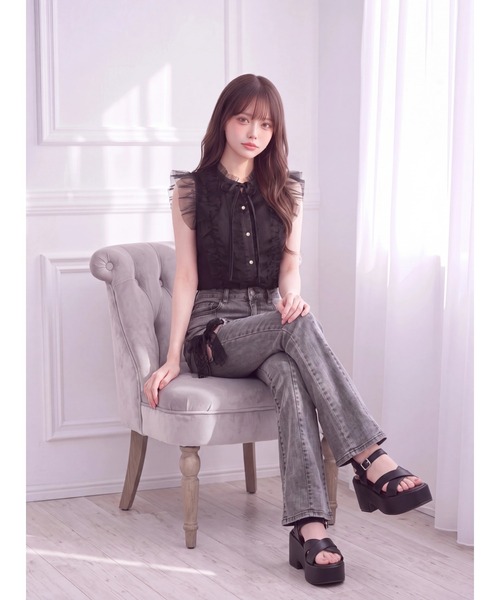 Suyunn(スユン)の「【ZOZO限定】レースオーガンジーリボン美脚ストレッチフレアデニムパンツ(デニムパンツ・レディース・チャコールグレー/ブルー・S/M)」の7枚目の写真