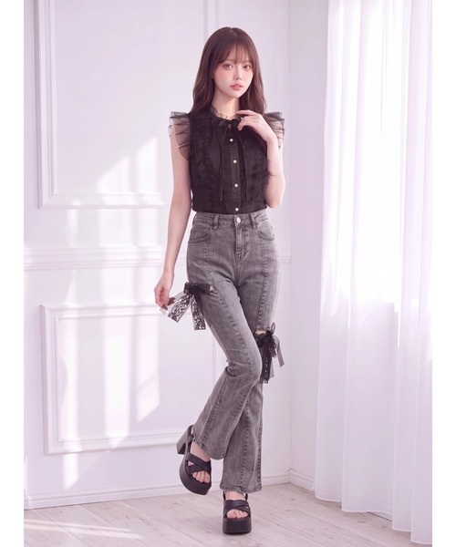 Suyunn(スユン)の「【ZOZO限定】レースオーガンジーリボン美脚ストレッチフレアデニムパンツ(デニムパンツ・レディース・チャコールグレー/ブルー・S/M)」の3枚目の写真