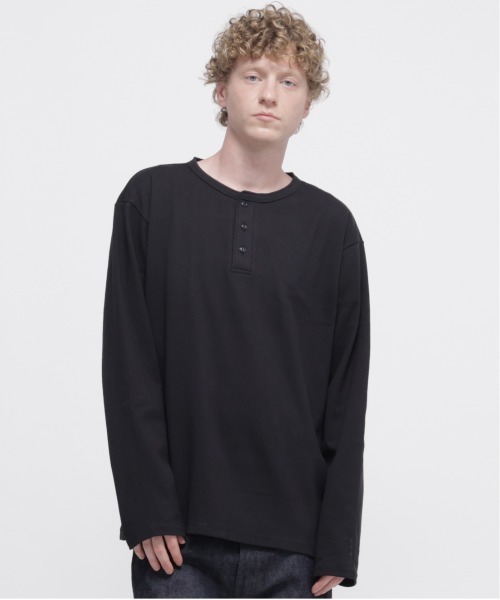 AVIREX(アヴィレックス)の「《DAILY/デイリー》BIG SIZE RIB L/S HENLEY NECK T-SHIRT / デイリー ビックサイズ リブ ヘンリーネック 長袖Tシャツ / AVIREX / アヴィレックス(Tシャツ/カットソー・メンズ・グレー/ホワイト/ブラック/ロイヤルブルー/チャコール・XXXX-LARGE/XX-LARGE/XXXXX-LARGE/XXX-LARGE)」の2枚目の写真