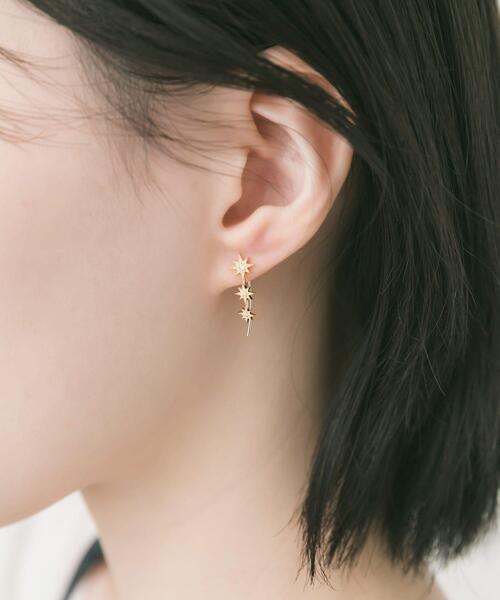 SMELLY（スメリー）の「スパークルビジューフックピアス（ピアス（両耳用）・レディース・ゴールド系その他・-）」の5枚目の写真