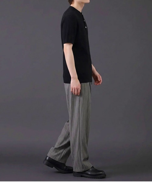 revertical(リバーティカル)の「ヘンリーネック 半袖リブニットTシャツ(ポロシャツ・メンズ・ブラック/グレー/ホワイト・MEDIUM/LARGE)」の6枚目の写真