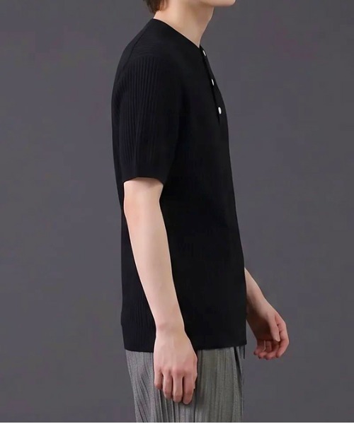 revertical(リバーティカル)の「ヘンリーネック 半袖リブニットTシャツ(ポロシャツ・メンズ・ブラック/グレー/ホワイト・MEDIUM/LARGE)」の4枚目の写真