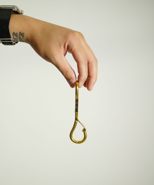 REVI CAST MADE(レヴィキャストメイド)の「REVI CAST MADE レビキャストメイド BRASS Belt Hook Key Holder(キーホルダー・メンズ・ゴールド・FREE)」の3枚目の写真
