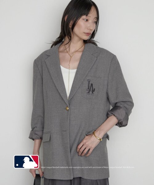 LOUNGEDRESS(ラウンジドレス)の「【MLB/メジャーリーグベースボール】ロゴジャケット 秋服(テーラードジャケット・レディース・ブラウン/ネイビー/グレー・FREE)」の13枚目の写真