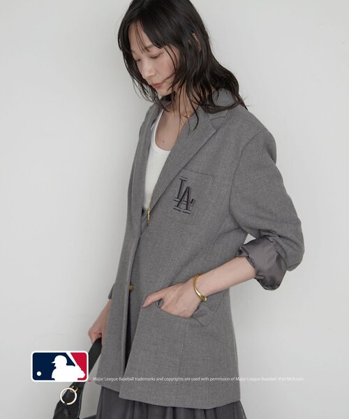 LOUNGEDRESS(ラウンジドレス)の「【MLB/メジャーリーグベースボール】ロゴジャケット 秋服(テーラードジャケット・レディース・ブラウン/ネイビー/グレー・FREE)」の15枚目の写真