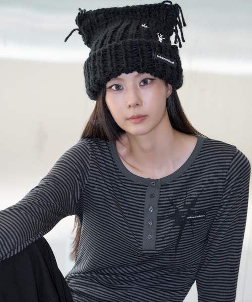 UNKNOWN PLANET(アンノウンプラネット)の「ヴィンテージストライプ ヘンリーネック スリム ロングスリーブ Tシャツ グレー(Tシャツ/カットソー・レディース・その他・SMALL/MEDIUM)」の7枚目の写真