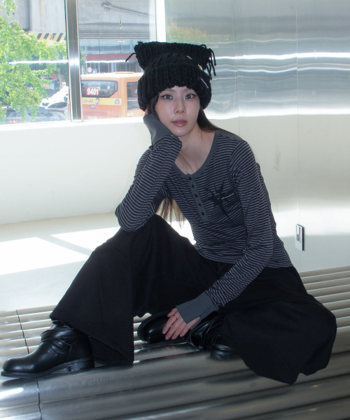 UNKNOWN PLANET(アンノウンプラネット)の「ヴィンテージストライプ ヘンリーネック スリム ロングスリーブ Tシャツ グレー(Tシャツ/カットソー・レディース・その他・SMALL/MEDIUM)」の9枚目の写真