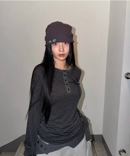 UNKNOWN PLANET(アンノウンプラネット)の「ヴィンテージストライプ ヘンリーネック スリム ロングスリーブ Tシャツ グレー(Tシャツ/カットソー・レディース・その他・SMALL/MEDIUM)」の13枚目の写真