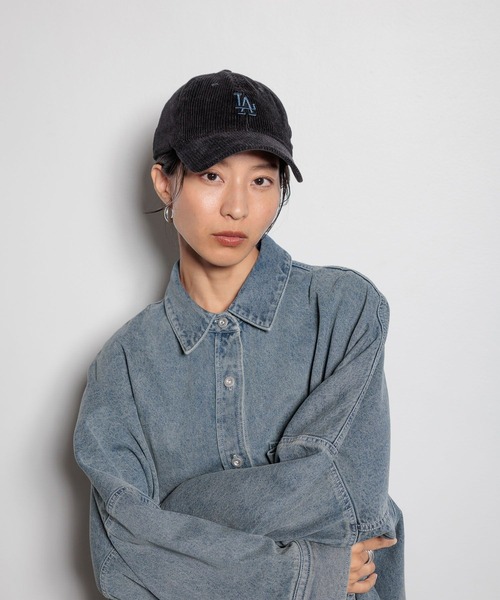 NEW ERA(ニューエラ)の「【HEREIAM】NEW ERA(ニューエラ)/MLB 920 コーデュロイキャップ(キャップ・レディース・キャメル/ブラック/ダークブラウン/ボルドー・MEDIUM)」の2枚目の写真