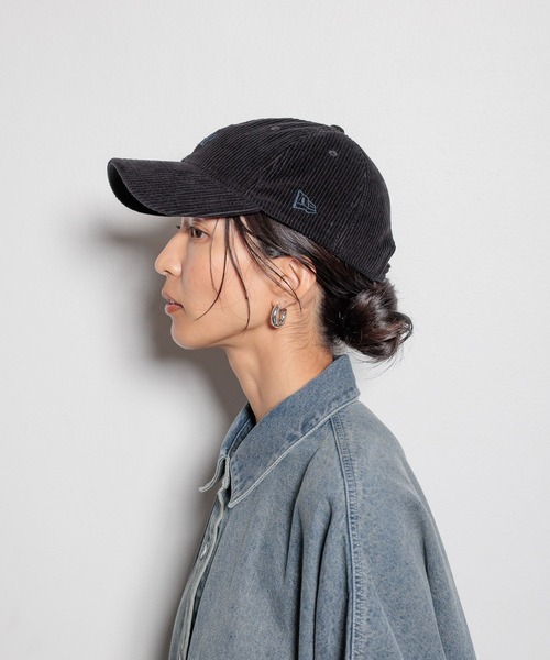 NEW ERA(ニューエラ)の「【HEREIAM】NEW ERA(ニューエラ)/MLB 920 コーデュロイキャップ(キャップ・レディース・キャメル/ブラック/ダークブラウン/ボルドー・MEDIUM)」の5枚目の写真
