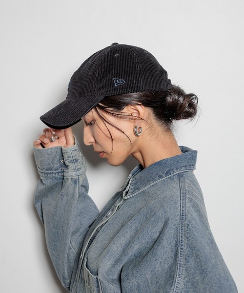 NEW ERA(ニューエラ)の「【HEREIAM】NEW ERA(ニューエラ)/MLB 920 コーデュロイキャップ(キャップ・レディース・キャメル/ブラック/ダークブラウン/ボルドー・MEDIUM)」の7枚目の写真