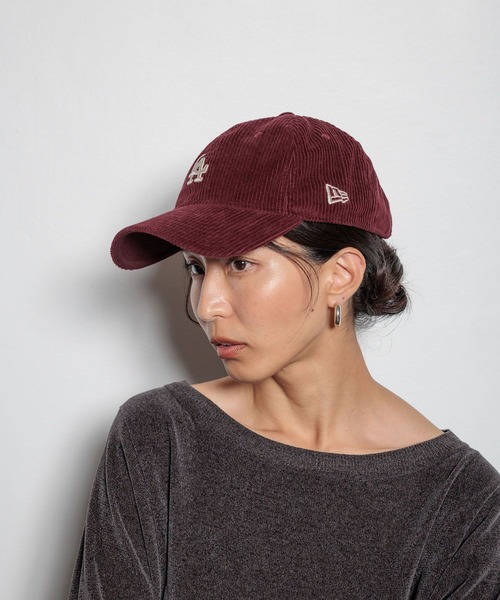 NEW ERA(ニューエラ)の「【HEREIAM】NEW ERA(ニューエラ)/MLB 920 コーデュロイキャップ(キャップ・レディース・キャメル/ブラック/ダークブラウン/ボルドー・MEDIUM)」の11枚目の写真