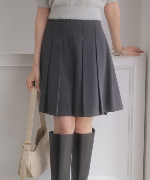 NOELA(ノエラ)の「プリーツショートパンツ(その他パンツ・レディース・ブラウン/グレー・M/S)」の1枚目の写真