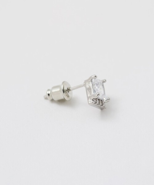 UNITED ARROWS(ユナイテッドアローズ)の「スクエア パヴェ ピアス(ピアス(両耳用)・レディース・シルバー・FREE)」の3枚目の写真