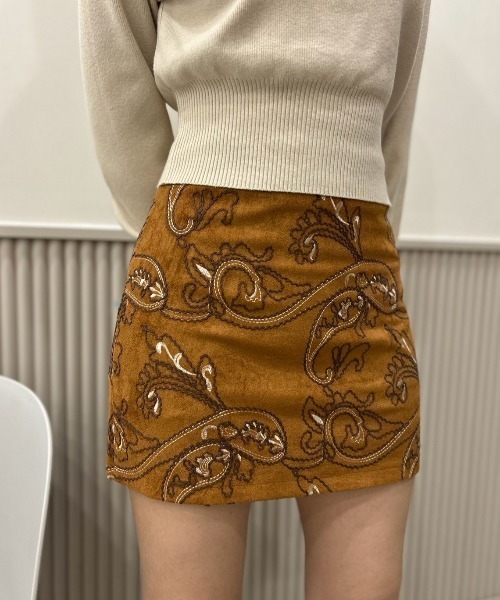 ipugo(イプゴ)の「ipugo/イプゴ ペイズリー刺繍 スエードタッチミニスカート(スカート・レディース・グレー/ブラウン/ダークブラウン・FREE)」の3枚目の写真