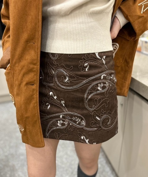 ipugo(イプゴ)の「ipugo/イプゴ ペイズリー刺繍 スエードタッチミニスカート(スカート・レディース・グレー/ブラウン/ダークブラウン・FREE)」の21枚目の写真