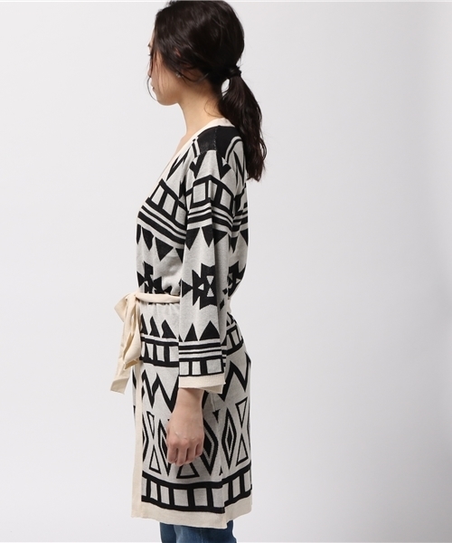 VENCEEXCHANGE（ヴァンスエクスチェンジ）の「オルテガジャガードトッパー（カーディガン/ボレロ・レディース・ブラック/ベージュ・MEDIUM）」の8枚目の写真