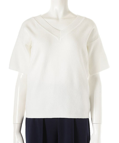 fifth（フィフス）の「Vネック半袖トップス（Tシャツ/カットソー・レディース・グレー/ピンク/ホワイト/ブラック/テラコッタ/チャコールグレー/ネイビー/ベージュ/カーキ/ライトベージュ・MEDIUM/SMALL）」の2枚目の写真