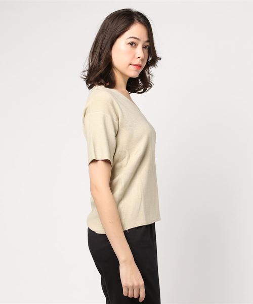 fifth（フィフス）の「Vネック半袖トップス（Tシャツ/カットソー・レディース・グレー/ピンク/ホワイト/ブラック/テラコッタ/チャコールグレー/ネイビー/ベージュ/カーキ/ライトベージュ・MEDIUM/SMALL）」の12枚目の写真