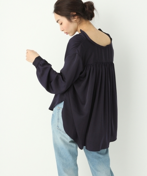 A part by（アパートバイ）の「SギャザーSTDブラウス　746576 （シャツ/ブラウス・レディース・ホワイト/キャメル/ネイビー・MEDIUM/LARGE）」の21枚目の写真