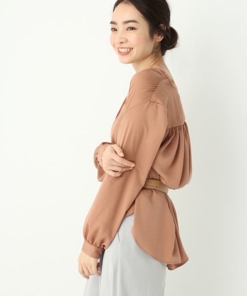 A part by（アパートバイ）の「SギャザーSTDブラウス　746576 （シャツ/ブラウス・レディース・ホワイト/キャメル/ネイビー・MEDIUM/LARGE）」の15枚目の写真