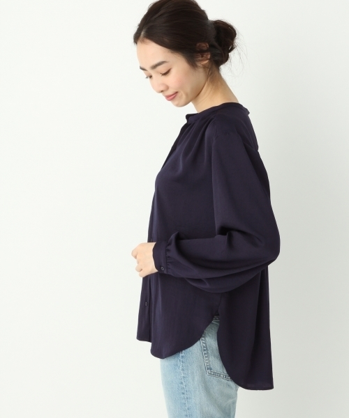 A part by（アパートバイ）の「SギャザーSTDブラウス　746576 （シャツ/ブラウス・レディース・ホワイト/キャメル/ネイビー・MEDIUM/LARGE）」の5枚目の写真