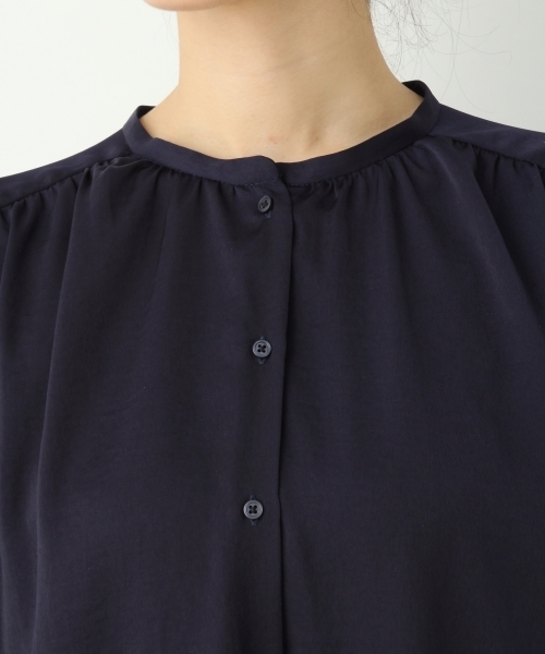 A part by（アパートバイ）の「SギャザーSTDブラウス　746576 （シャツ/ブラウス・レディース・ホワイト/キャメル/ネイビー・MEDIUM/LARGE）」の7枚目の写真