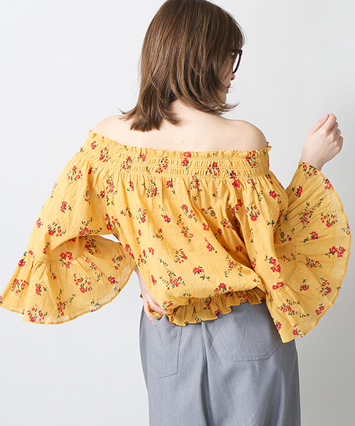 WEGO(ウィゴー)の「WEGO/フレアオフショルブラウス(シャツ/ブラウス・レディース・レッド/ホワイト/その他1/その他2/その他3/その他4・LARGE/MEDIUM)」の1枚目の写真