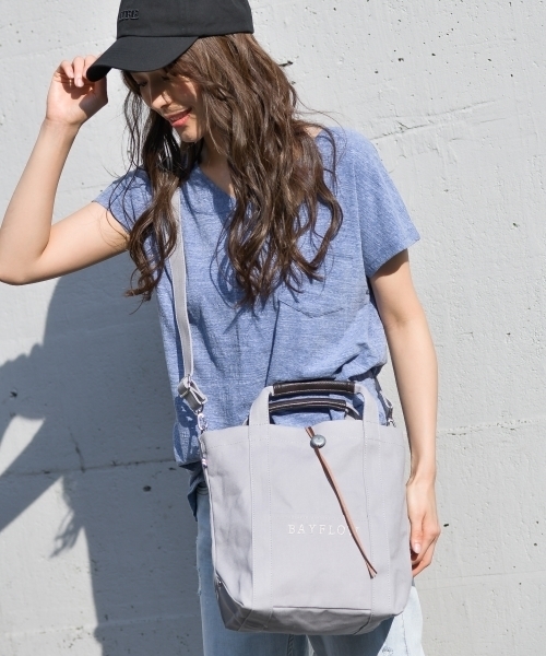 BAYFLOW（ベイフロー）の「BAYFLOW／2WAYコンチョロゴトート　18SS（トートバッグ・レディース・ネイビー/アイボリー/グレー・FREE）」の2枚目の写真