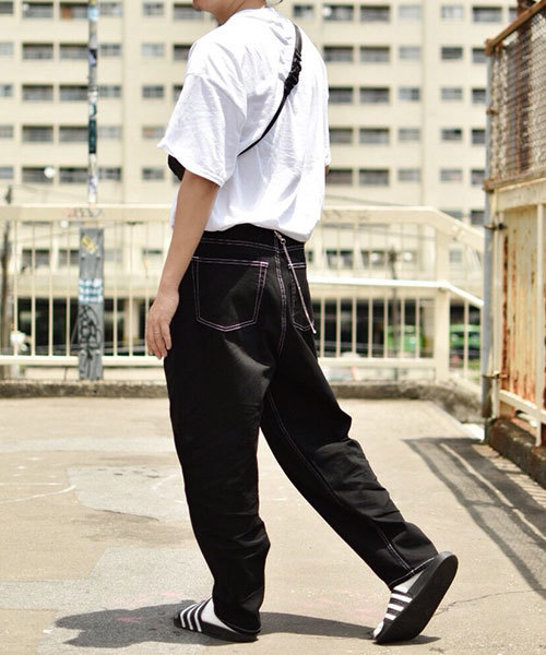 kutir（クティール）の「denim balloon AW / デニムバルーンパンツ　ワイドテーパードパンツ（デニムパンツ・メンズ・ブラック/サックスブルー/インディゴブルー・SMALL/MEDIUM/LARGE）」の8枚目の写真