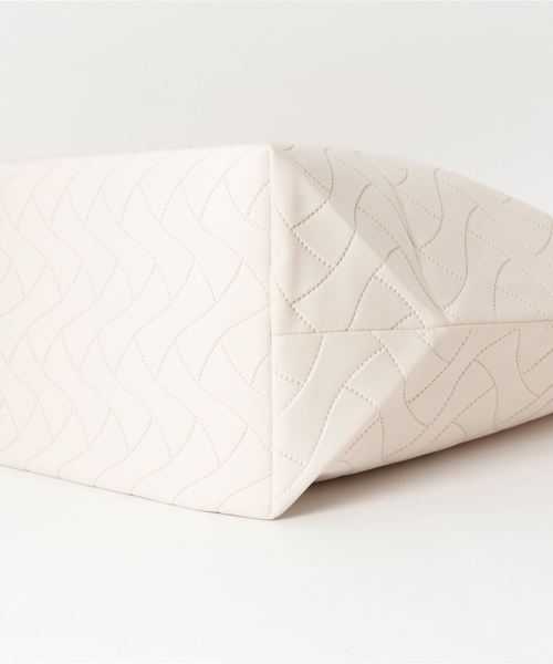 DouDou（ドゥドゥ）の「ダイバー型押しBAG（ショルダーバッグ・レディース・ベージュ/カーキ・FREE）」の5枚目の写真