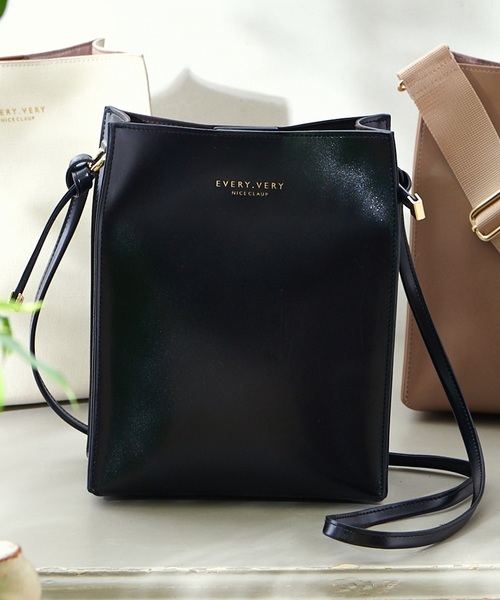 natural couture（ナチュラルクチュール）の「2WAYスクエアショルダー（ショルダーバッグ・レディース・ベージュ/オフホワイト/ブラック・FREE）」の3枚目の写真