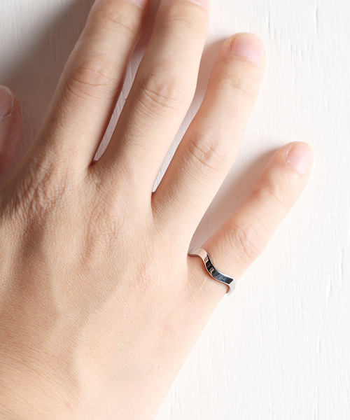 rufsh(ルフシュ)の「【rufsh/ルフシュ】stainless wave ring/ ステンレスリング RF1908CJSR01(リング・レディース・シルバー/ゴールド・#13/#11)」の3枚目の写真