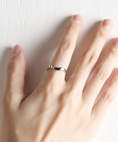 rufsh(ルフシュ)の「【rufsh/ルフシュ】stainless wave ring/ ステンレスリング RF1908CJSR01(リング・レディース・シルバー/ゴールド・#13/#11)」の4枚目の写真