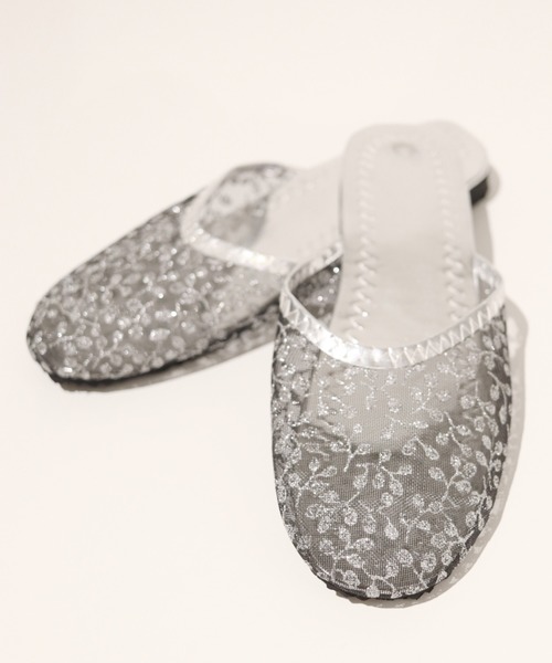 flower（フラワー）の「バケーションスリッパーズ（glitter)（サンダル・レディース・シルバー/ゴールド・36/37/38）」の3枚目の写真
