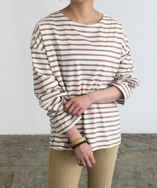 210nouve(トゥージュヌーブ)の「オーバーサイズボーダーロングスリーブTシャツ(Tシャツ/カットソー・レディース・ベージュ/ネイビー/サックスブルー/ミント/ホワイト×ブラック/パープル/ブラウン/グリーン・FREE)」の4枚目の写真