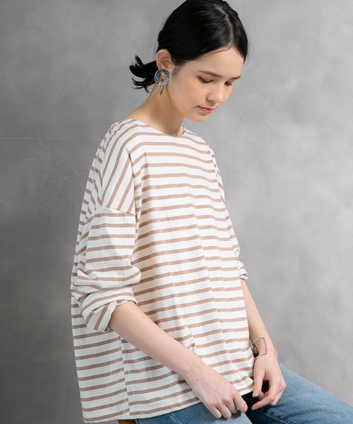 210nouve(トゥージュヌーブ)の「オーバーサイズボーダーロングスリーブTシャツ(Tシャツ/カットソー・レディース・ベージュ/ネイビー/サックスブルー/ミント/ホワイト×ブラック/パープル/ブラウン/グリーン・FREE)」の13枚目の写真