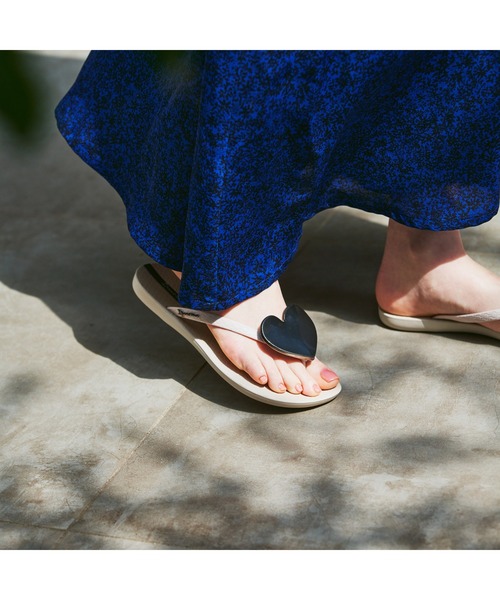 IPANEMA（イパネマ）の「IPANEMA/イパネマ レディース MAXI FASHION II/マキシファッション ２ ハート ビーチサンダル SP82120（サンダル・レディース・ブラック/グリーン系その他/ベージュ×ブラック/ピンク系その他/ブラック×シルバー/ブラウン/ブラウン系その他/ブラック×ゴールド・24.0cm/23.0cm/24.5cm/22.0cm）」の12枚目の写真