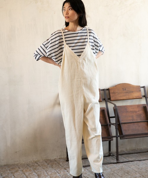 LAKOLE(ラコレ)の「コーデュロイナローストラップサロペット / LAKOLE(サロペット/オーバーオール・レディース・ベージュ/ブラック/アイボリー/ブルー・SMALL/MEDIUM)」の3枚目の写真