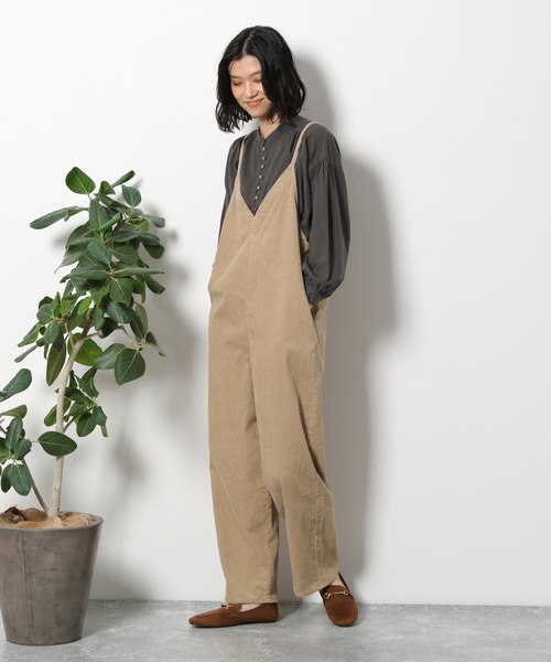 LAKOLE(ラコレ)の「コーデュロイナローストラップサロペット / LAKOLE(サロペット/オーバーオール・レディース・ベージュ/ブラック/アイボリー/ブルー・SMALL/MEDIUM)」の19枚目の写真