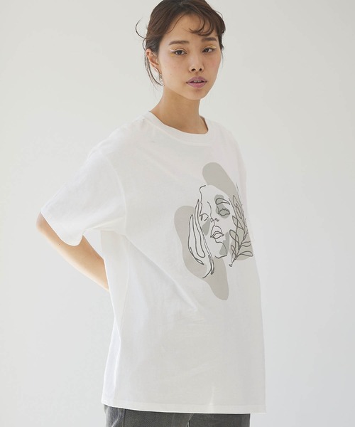 forksy.(フォルクシー)の「【forksy.】ポートフォリオグラフィック半袖Tシャツ(Tシャツ/カットソー・レディース・ホワイト/ベージュ・FREE)」の6枚目の写真