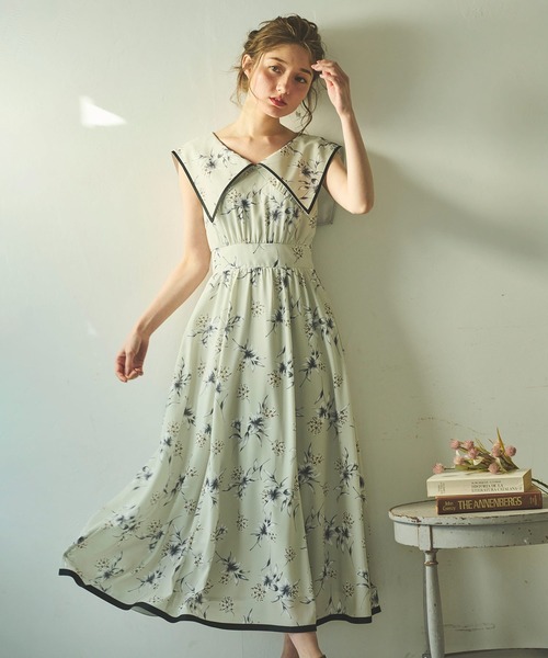 Noela（ノエラ）の「フラワープリントセーラーカラーワンピ