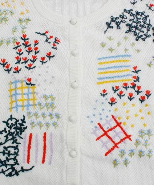 l'atelier du savon（アトリエドサボン）の「小花のハンド刺繍 クルー