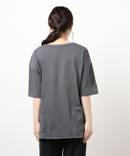 Samansa Mos2 blue（サマンサモスモスブルー）の「刺繍ロゴTee（Tシャツ/カットソー・レディース・オフホワイト/チャコール/サックスブルー/ライトベージュ/ピンク・ﾌﾘ-）」の7枚目の写真