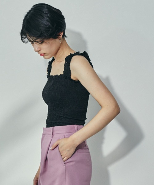 ECRIRE（エクリール）の「シャーリングキャミ（キャミソール・レディース・ブラック/ベージュ/オフホワイト/ブルー・フリー）」の13枚目の写真