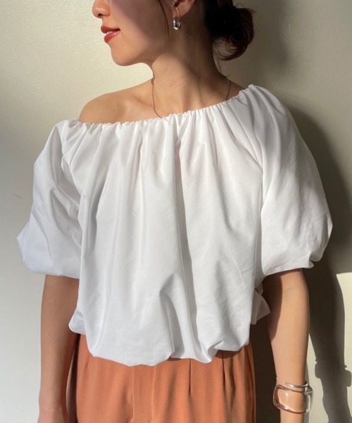 SHENERY（シーナリー）の「ボリュームショートブラウス（シャツ/ブラウス・レディース・グレー/オフホワイト・FREE）」の2枚目の写真